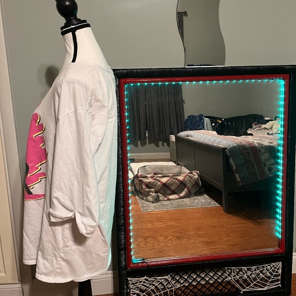 🛑SOLD🛑 Pretty little thing Elvis t-shirt dress - Picture 4 of 5